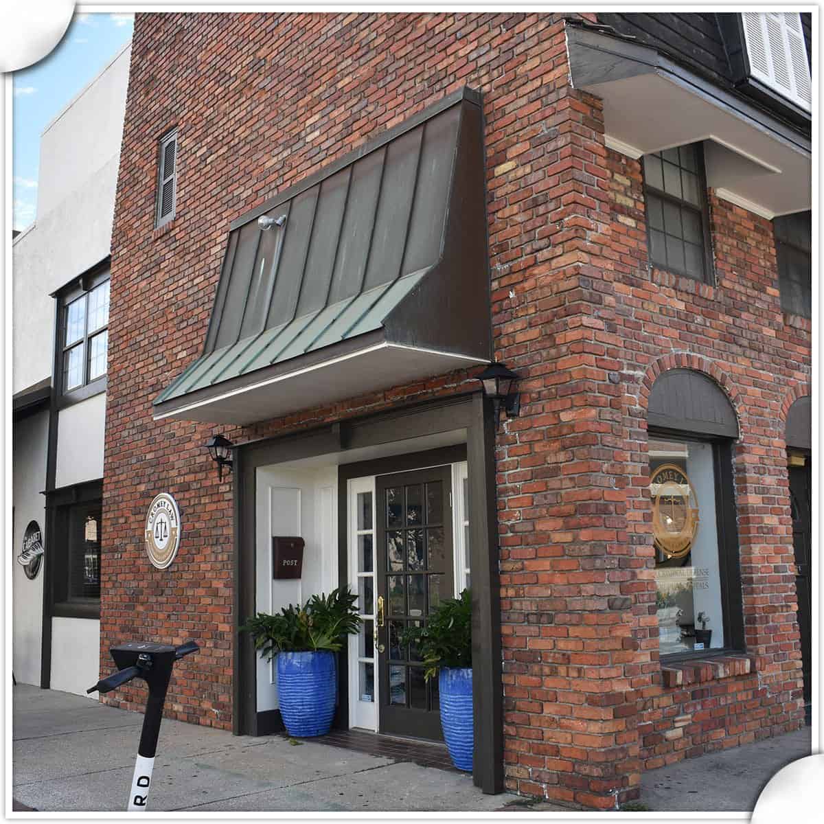 Corner view of Pensacola criminal attorney Jason Cromey's Jefferson Street office.